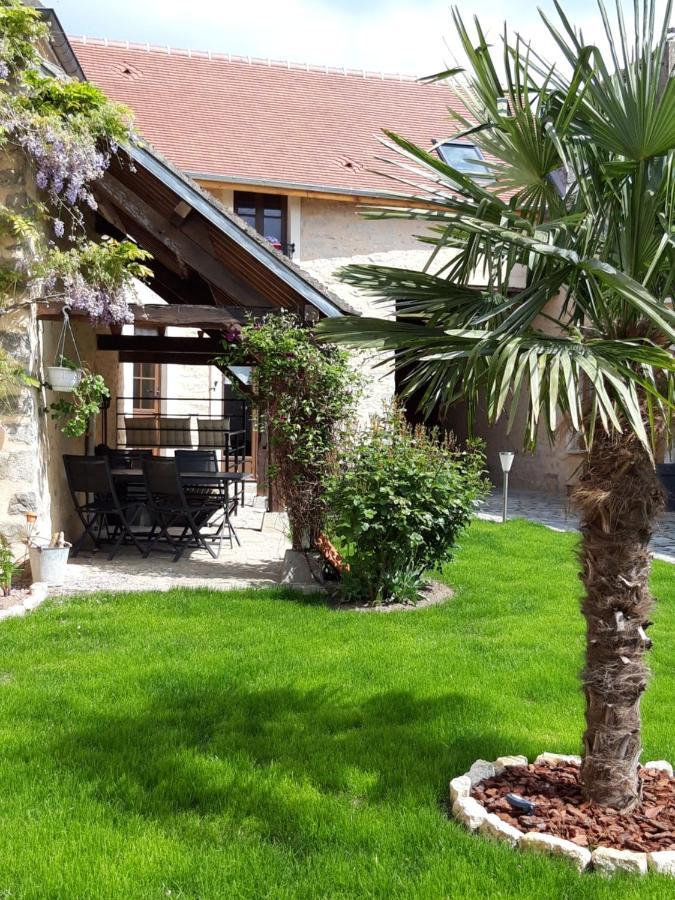 Ilot Bonheur Hotel Ury Exterior photo