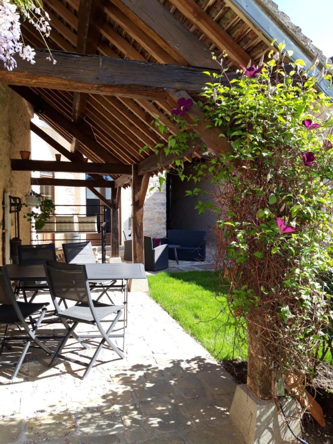 Ilot Bonheur Hotel Ury Exterior photo