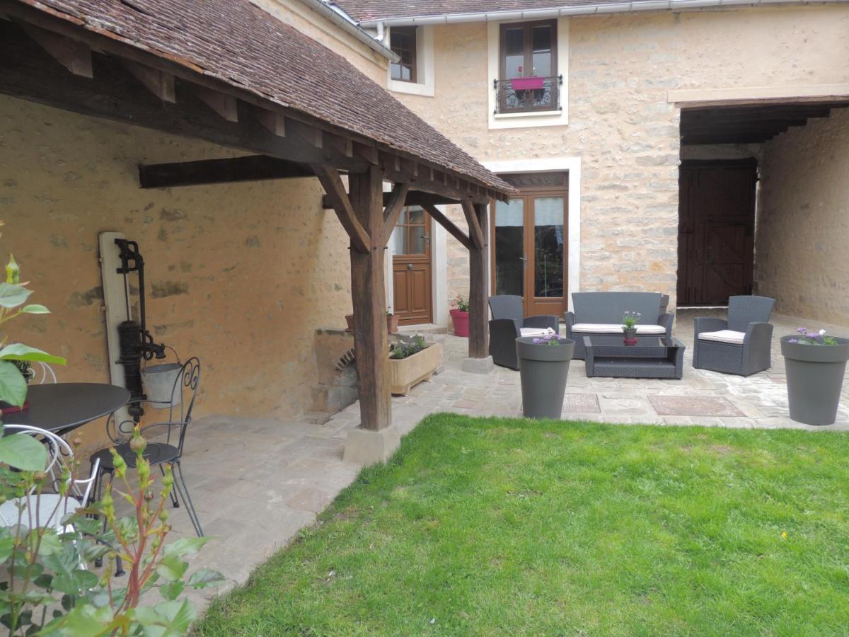 Ilot Bonheur Hotel Ury Exterior photo