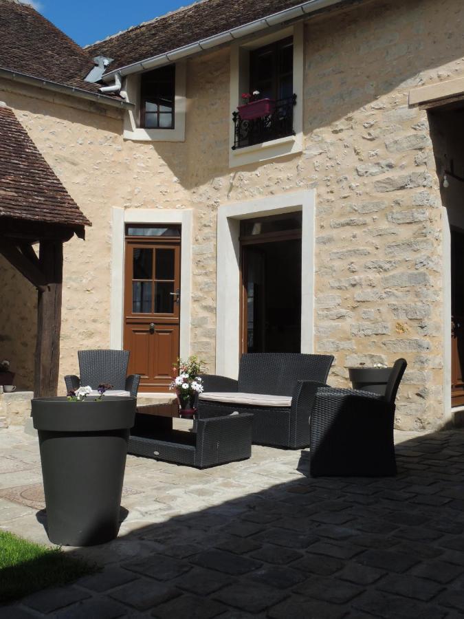 Ilot Bonheur Hotel Ury Exterior photo