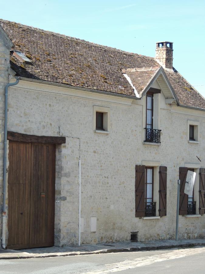 Ilot Bonheur Hotel Ury Exterior photo